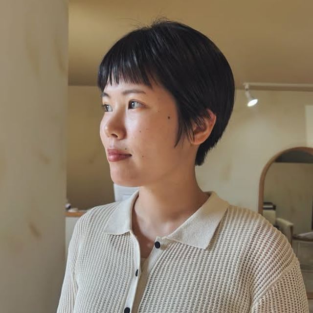 黒髪のショート